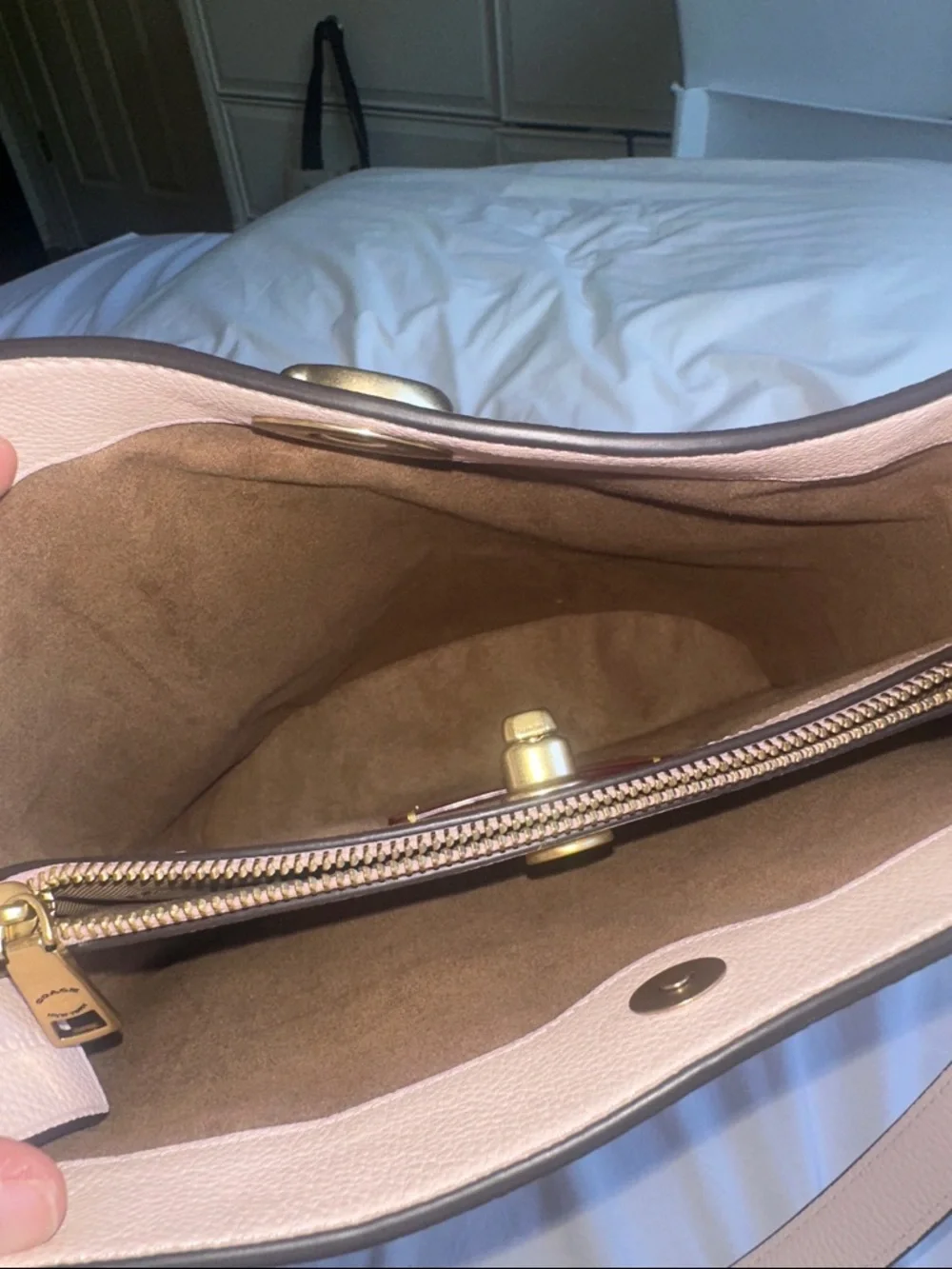 Coach Pebbled Leather Shoulder Bag in Pale Pink with Gold Hardware - Picture 3 of 6